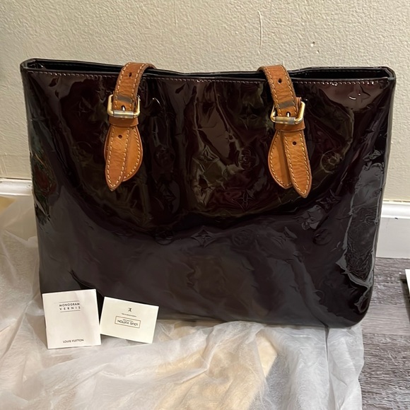 Louis Vuitton Handbags - Pre-loved authentic Amarante LV Vernis Brentwood tote/shoulder bag